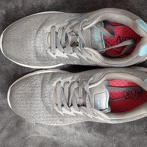 Sketchers Go Run shoes